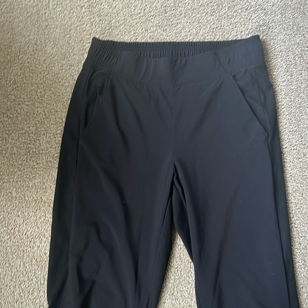 Athleta black Brooklyn joggers size 0 cuffed ankle